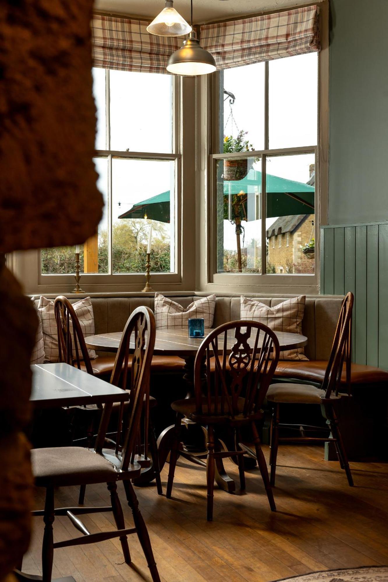 The Olde Coach House Inn Ashby Saint Ledgers Extérieur photo