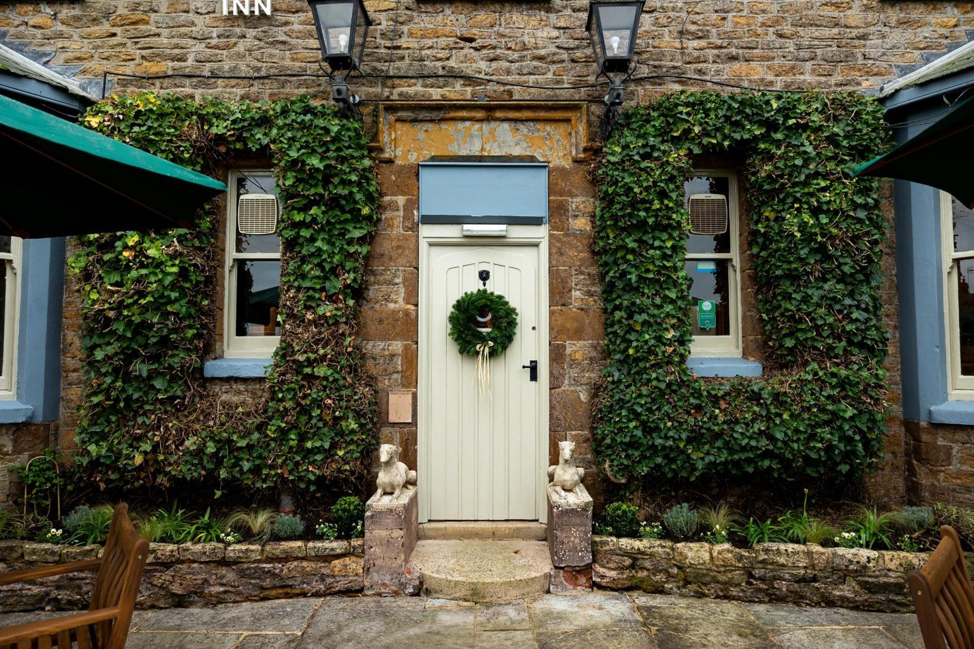The Olde Coach House Inn Ashby Saint Ledgers Extérieur photo