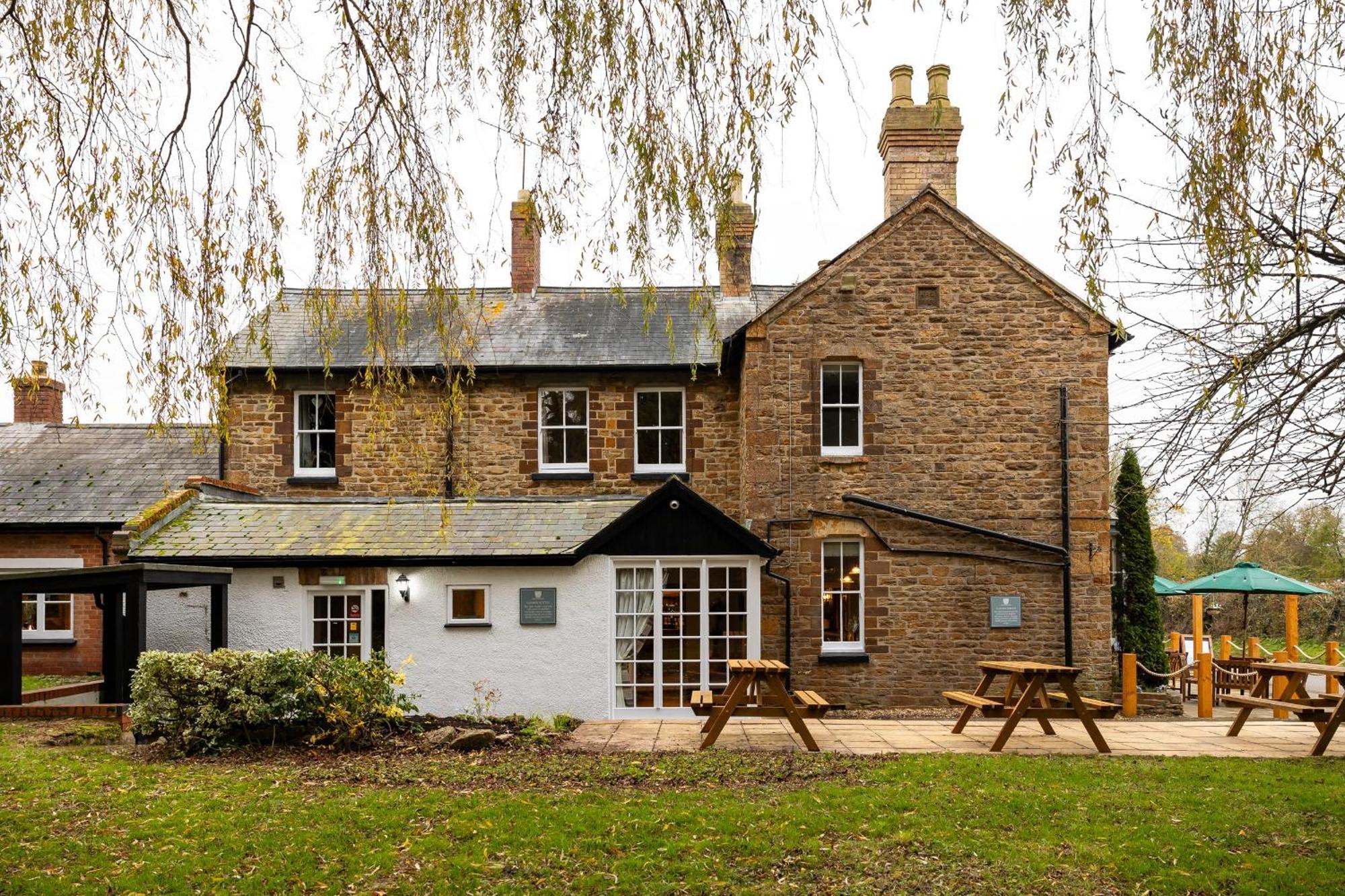 The Olde Coach House Inn Ashby Saint Ledgers Extérieur photo