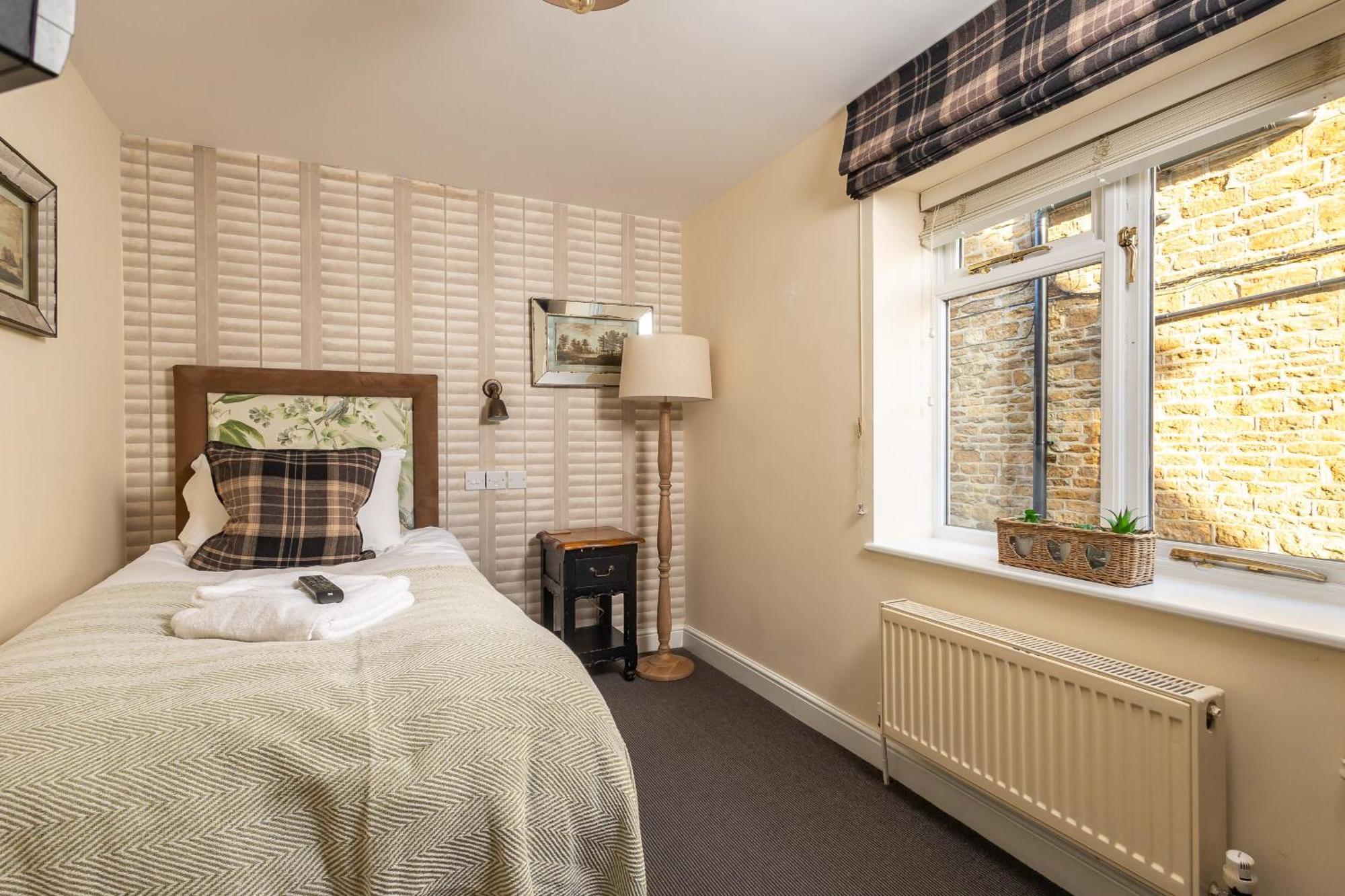 The Olde Coach House Inn Ashby Saint Ledgers Extérieur photo
