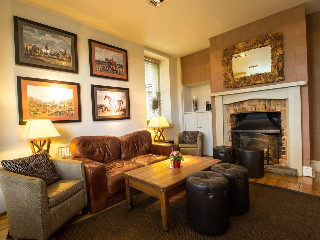 The Olde Coach House Inn Ashby Saint Ledgers Extérieur photo