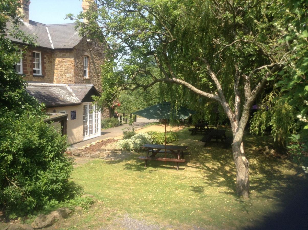 The Olde Coach House Inn Ashby Saint Ledgers Extérieur photo